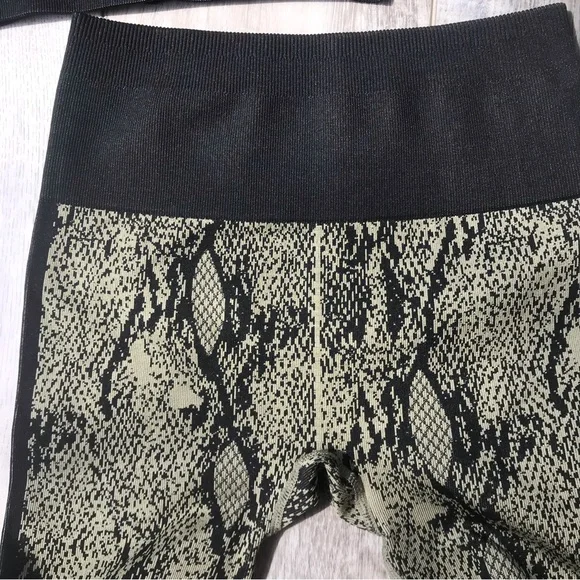 Fabletics Set - Picture 4 of 10